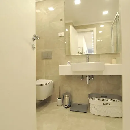 Novi Apartman Beti Blizu Plaze S Besplatnim Parkingom, Puntamika - *