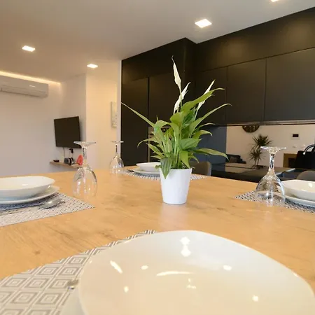 Novi Apartman Beti Blizu Plaze S Besplatnim Parkingom, Puntamika -