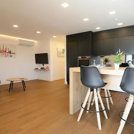 Novi Apartman Beti Blizu Plaze S Besplatnim Parkingom, Puntamika - Apartment *