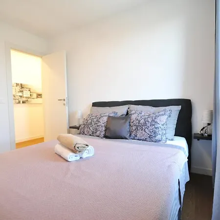 Novi Apartman Beti Blizu Plaze S Besplatnim Parkingom, Puntamika - Apartment *
